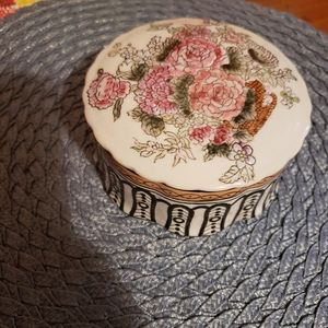 TOYO Magolica Style Vintage Trinket Box